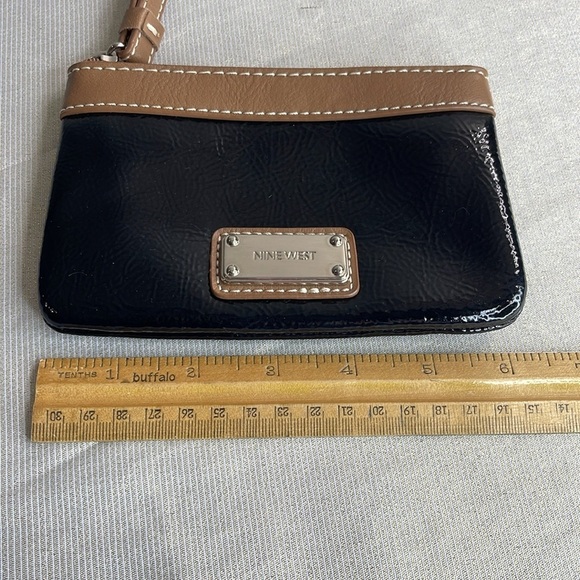 Nine West Patent Faux Leather Wallet Wristlet Minimalist Black Tan Zipper Logo - Picture 4 of 8